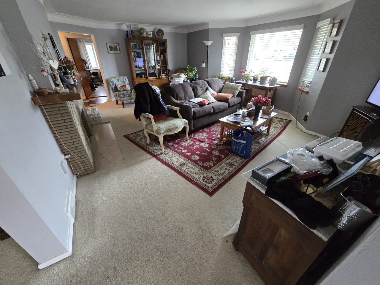 Picture of room before flooring update